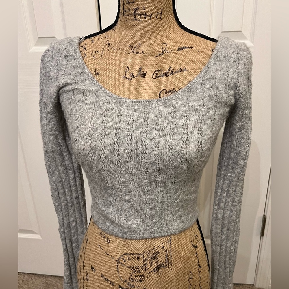 XS American Eagle 🦅 Like New Gray Cable Knit Crop Sweater